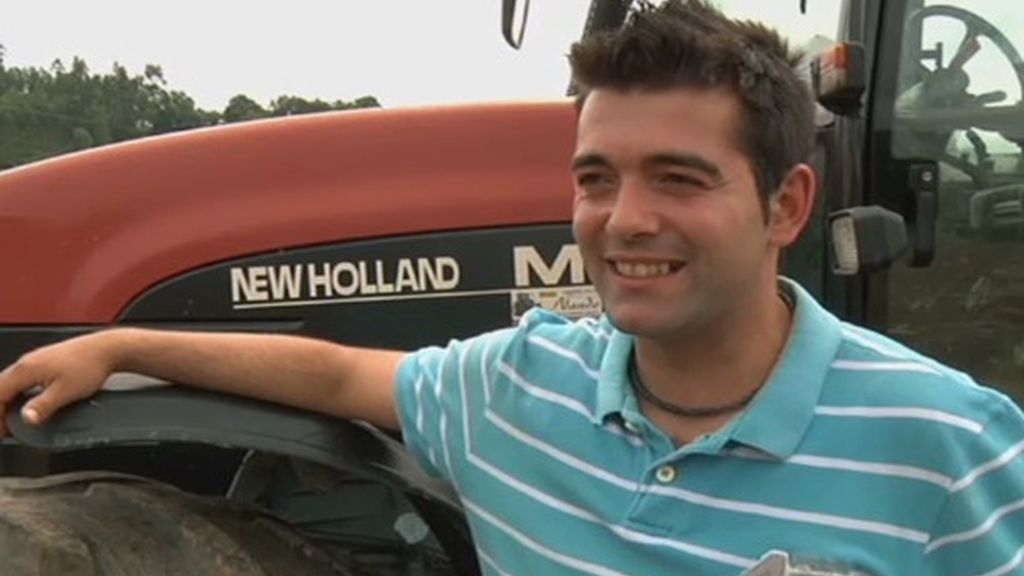 "El Cristinao Ronaldo de los tractores". Joaquín aprendió a conducir tractores con 12 años y desde entonces han sido su pasión