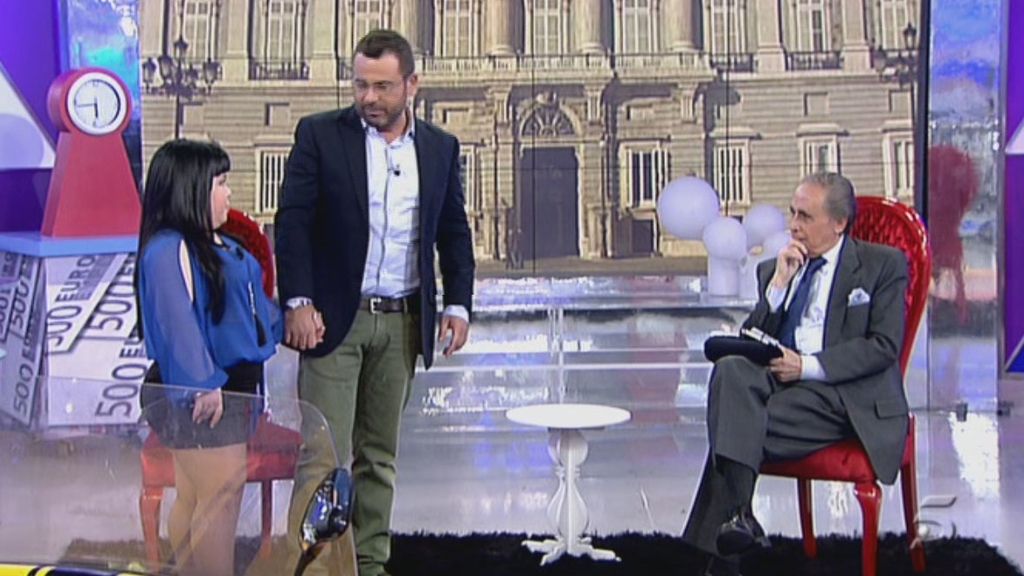 La pequeña reportera se emociona al recordar 'La Caja Deluxe'