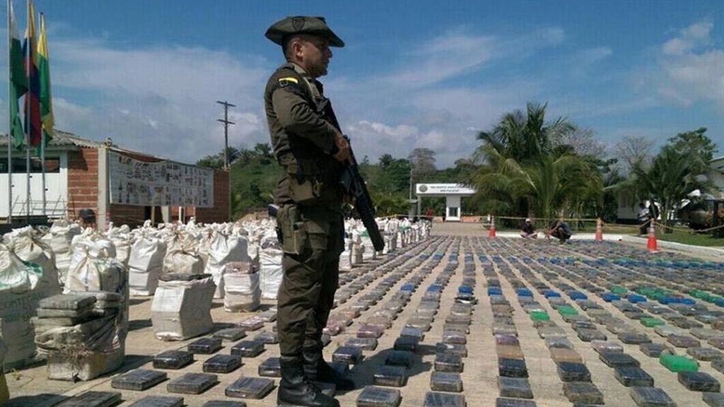 La policía colombiana confisca más de ocho toneladas de cocaína