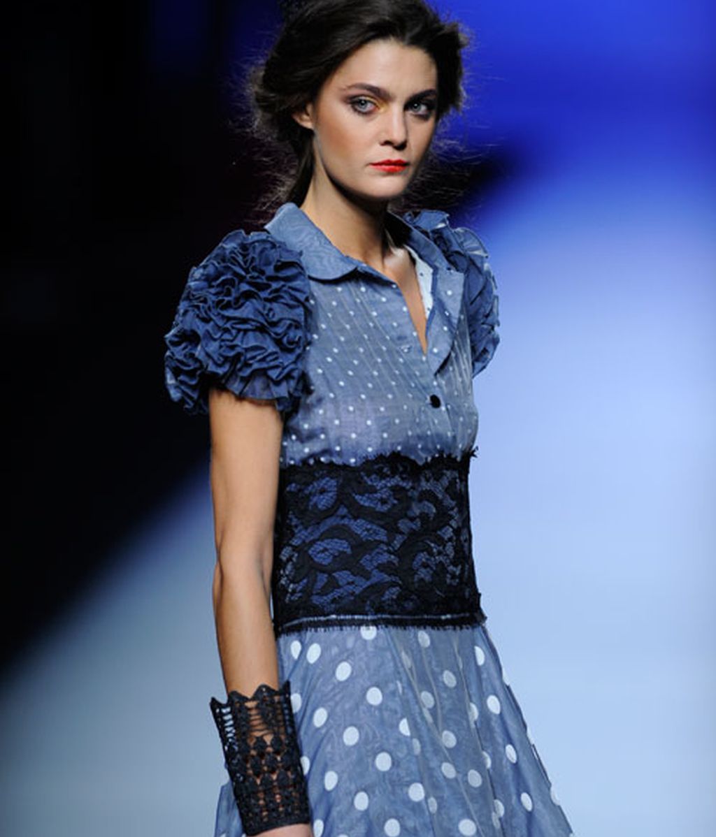 Pasado y presente se fusionan en el desfile de Francis Montesinos