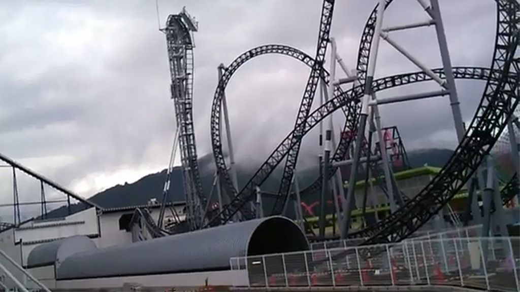 Takabisha, en el parque Fuji-Q Highland de Japón