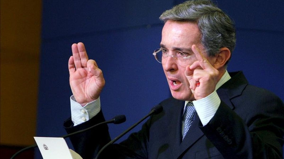 Según los despachos diplomáticos, que datan de finales de 2006, el entonces presidente de Colombia, Álvaro Uribe (en la imagen), "no tenía ilusiones con Hugo Chávez y veía su enfoque anti Estados Unidos como un serio problema". EFE/Archivo Según los despachos diplomáticos, que datan de finales de 2006, el entonces presidente de Colombia, Álvaro Uribe (en la imagen), "no tenía ilusiones con Hugo Chávez y veía su enfoque anti Estados Unidos como un serio problema". EFE/Archivo