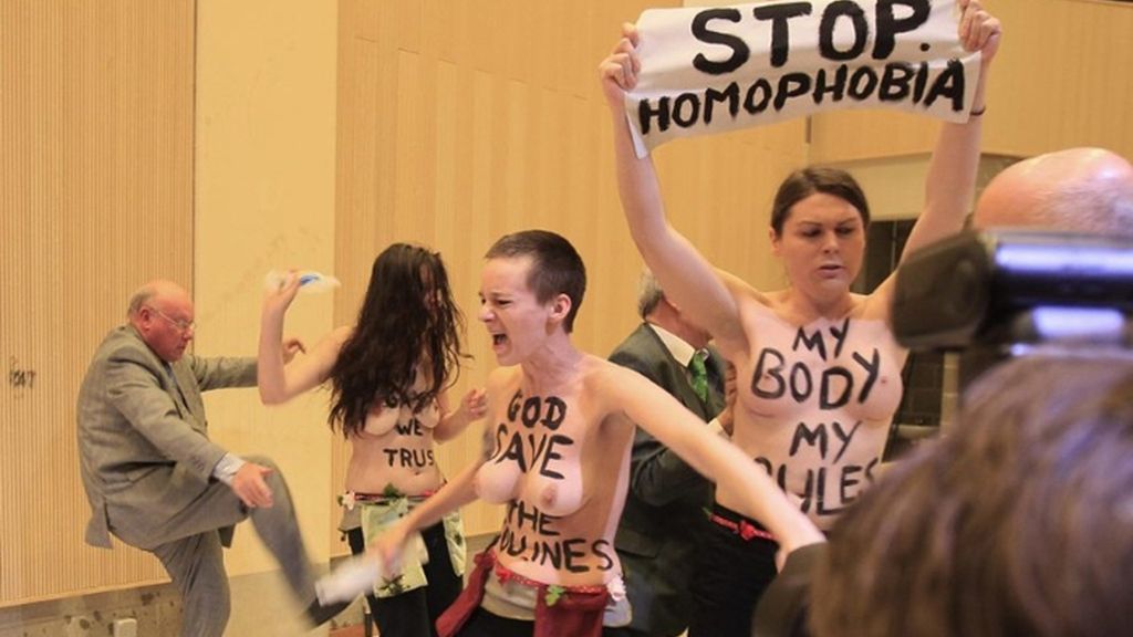 FEMEN acusa a la Iglesia Católica de incitar al odio y la homofobia