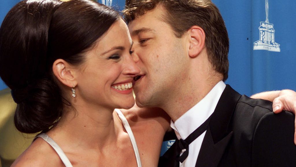 Russell Crowe besa a Julia Roberts en 2000