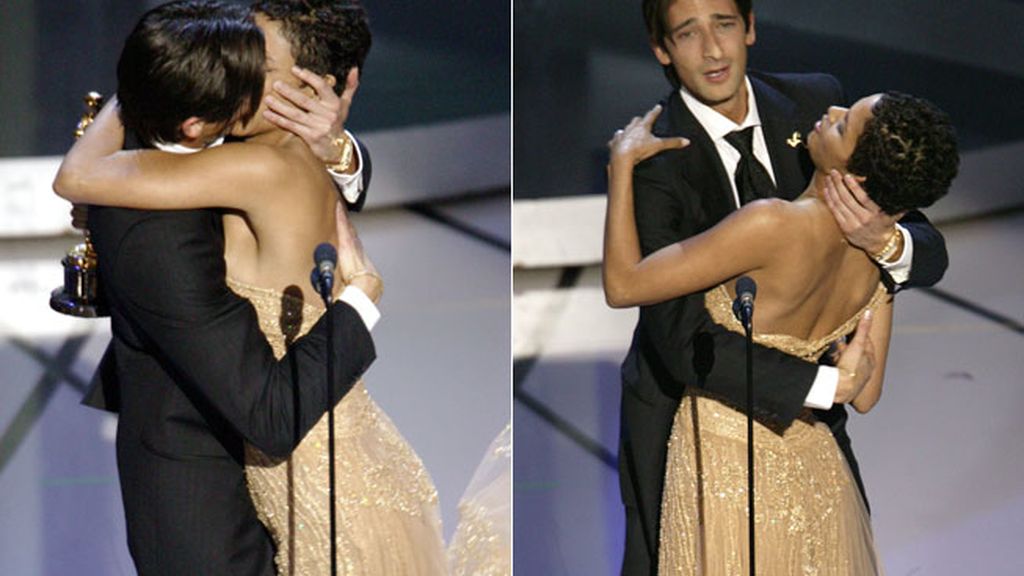 Adrien Brody besó a Halle Berry cuando recogía el premio por ' El pianista' en 2002