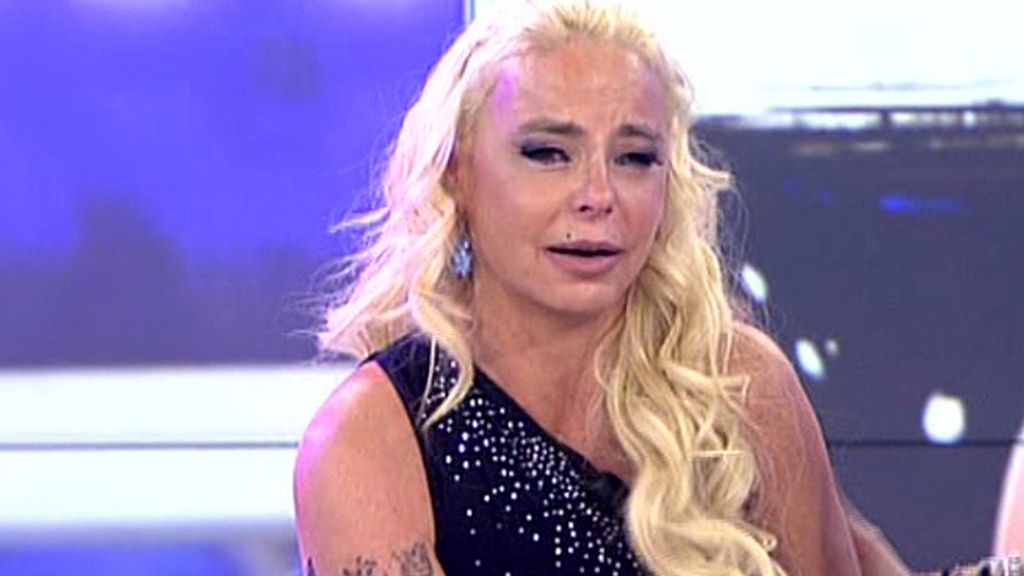 La presentadora se emociona