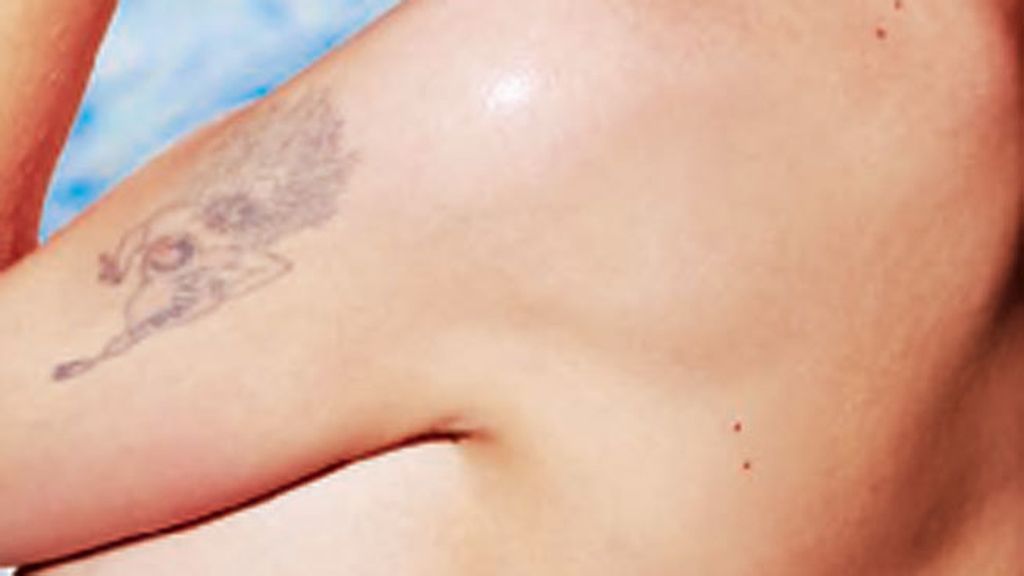 La cantante posa en un especial de 16 páginas