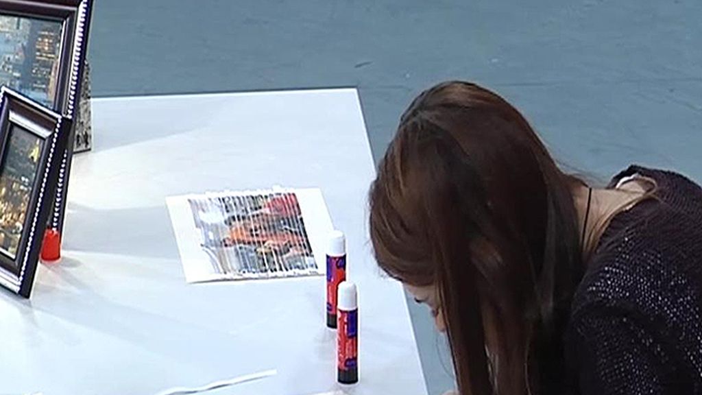 Tienen que recomponer fotografías, descifrar extrañas llamadas…