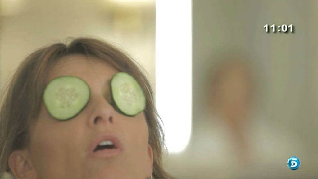 Paloma Barrientos, Marisa Martín Blázquez, Beatriz Cortázar, Paloma García Pelayo y Miguel Ángel Nicolas, cotilleos en la peluquería