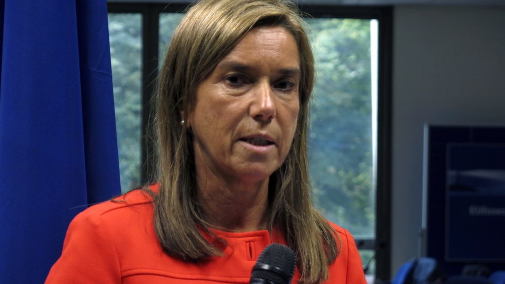 Ana Mato: “Soy partidaria de un control de datos de pasajeros que vengan de África”
