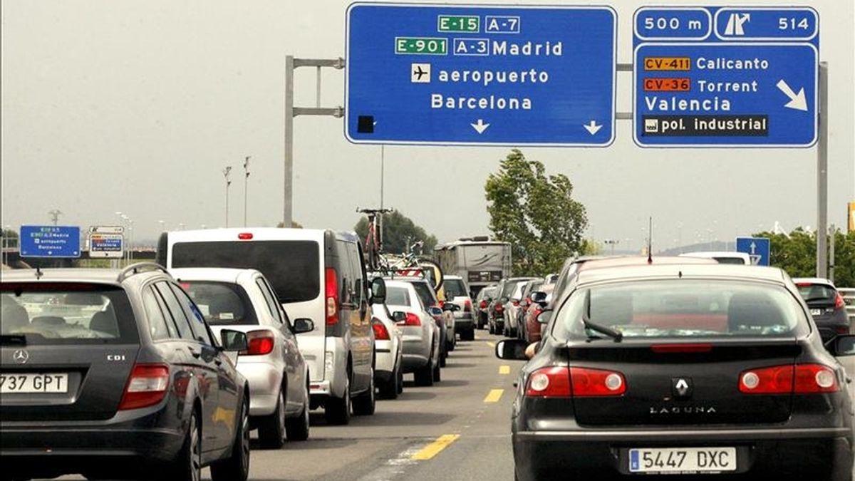 El retorno de los conductores que han disfrutado de las vacaciones de Semana Santa está provocando algunos atascos en la autovía A-7 en dirección a Barcelona. EFE