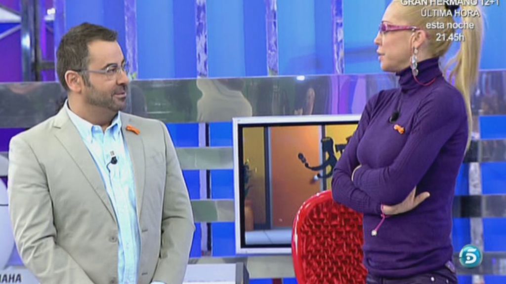 Fiel a su coquetería, Belén lleva las gafas conjuntadas con la ropa