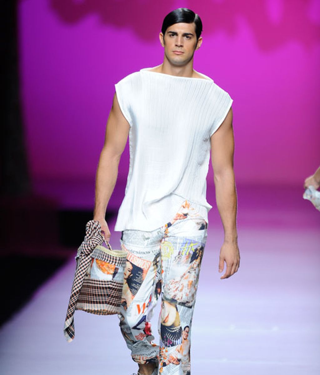 Pasado y presente se fusionan en el desfile de Francis Montesinos