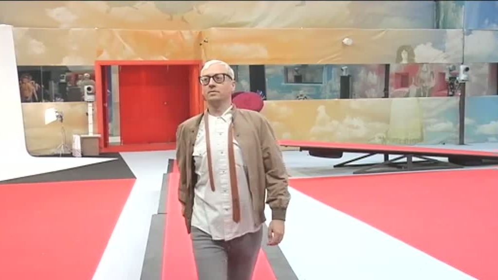 Álvaro, 'fashionista' del desfile, ler valora