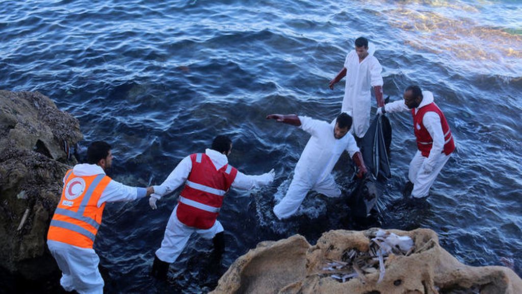 Rescatan los cadáveres de 11 personas que intentaron llegar a Europa desde Libia