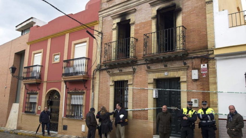 Muere el escritor Rafael de Cózar en el incendio de su vivienda en Sevilla