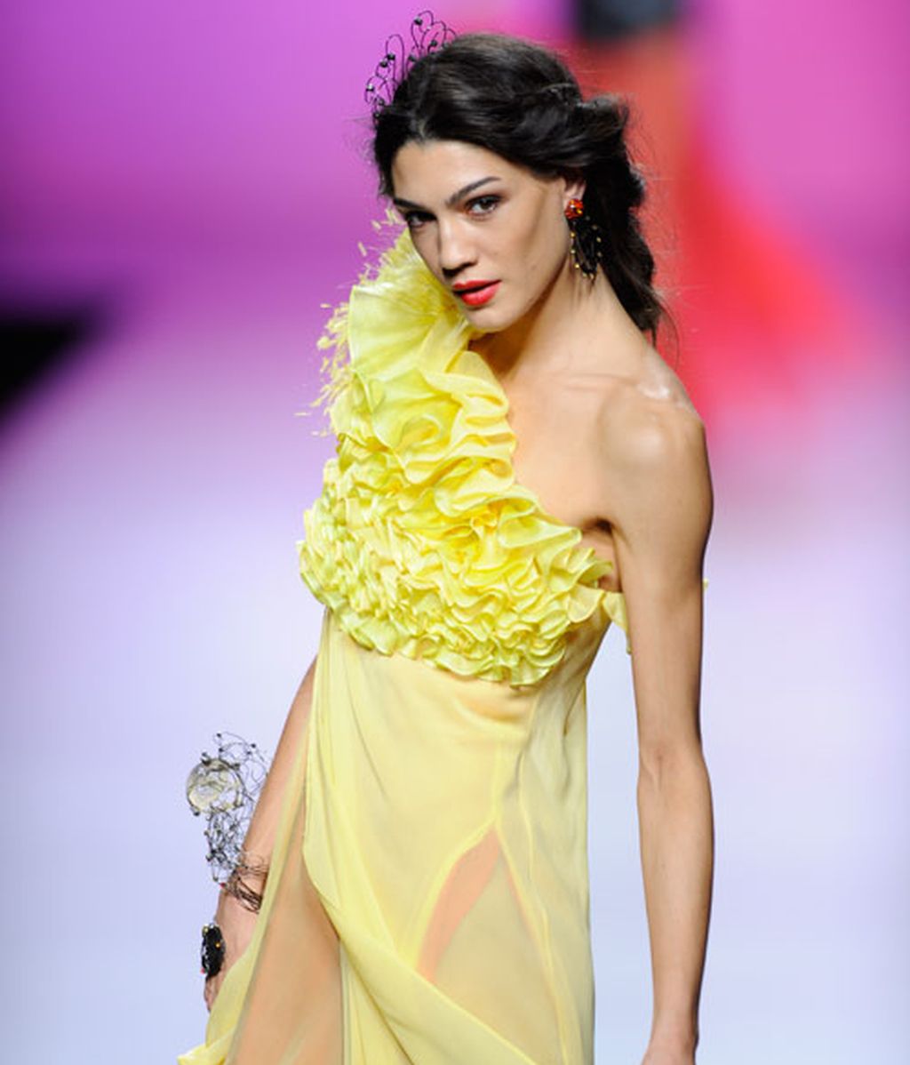 Pasado y presente se fusionan en el desfile de Francis Montesinos