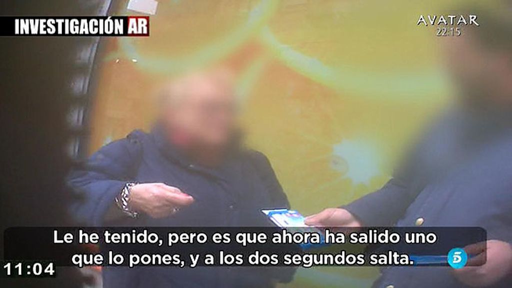 'AR' recorre un mercadillo ilegal de objetos robados en Vallecas