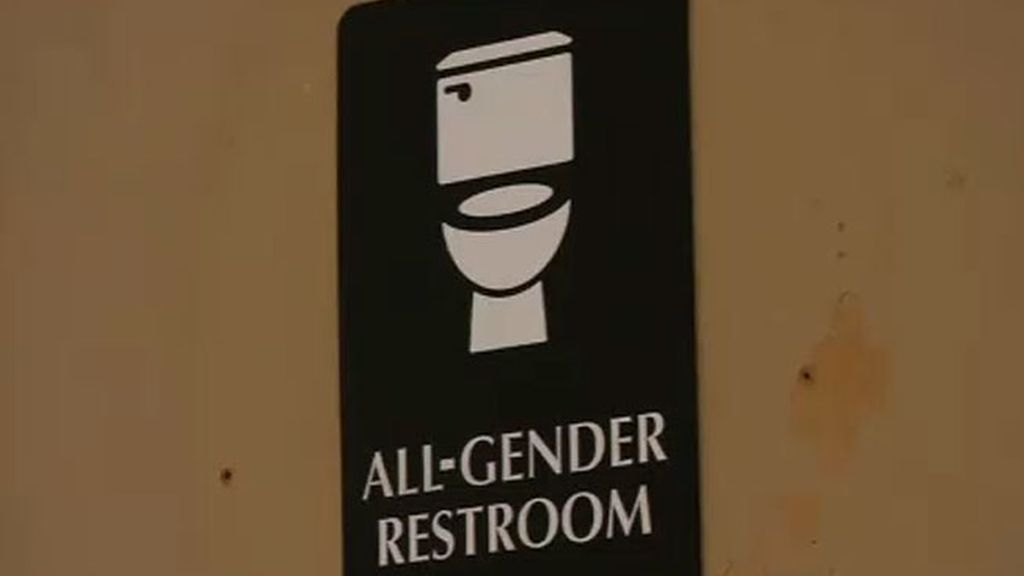 Obama pide a las escuelas que creen baños sin género