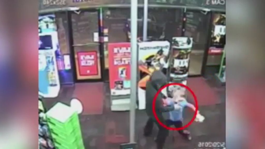 Un niño de 7 años se enfrenta a golpes a un atracador