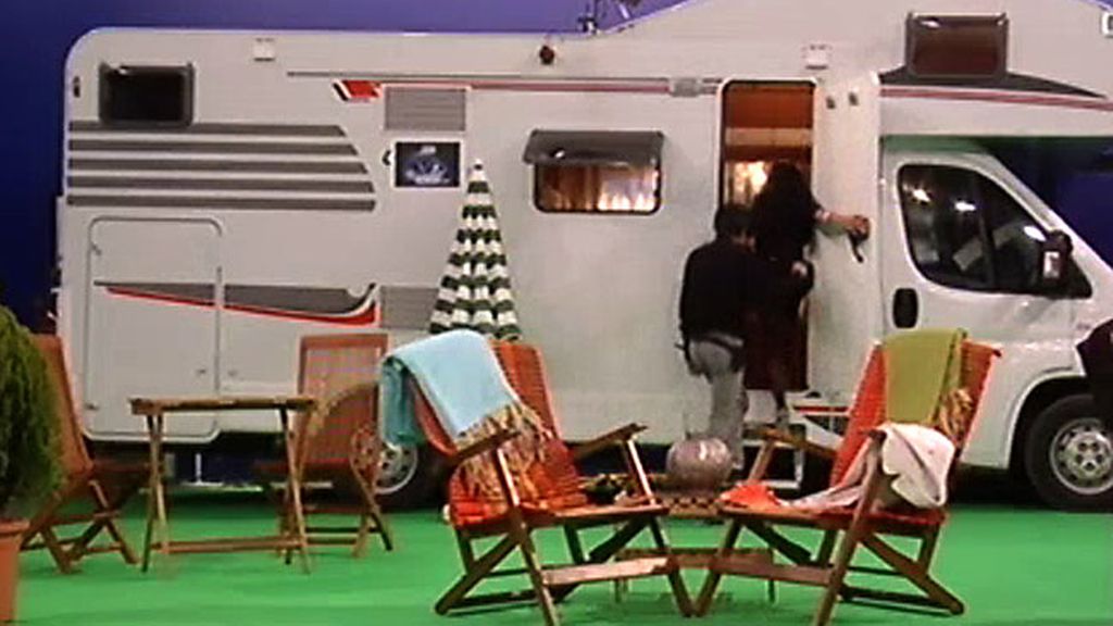 El primer día de los dos nuevos concursantes +1 en su caravana particular