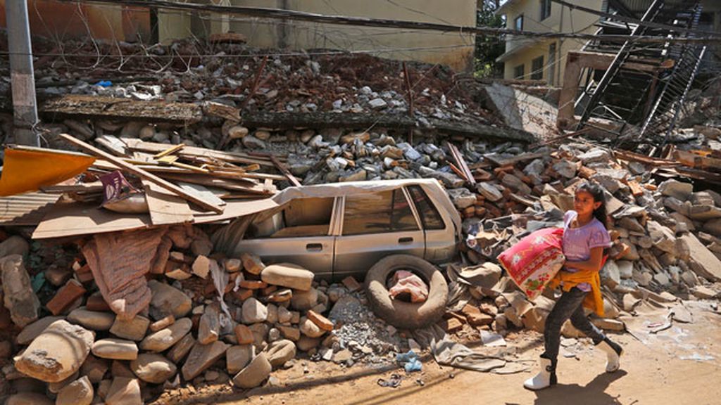 Nepal, un mes después del terremoto busca ayuda para la reconstrucción