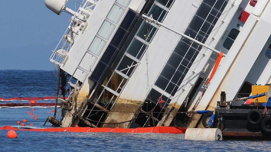 Empieza a enderezarse en casco del Costa Concordia
