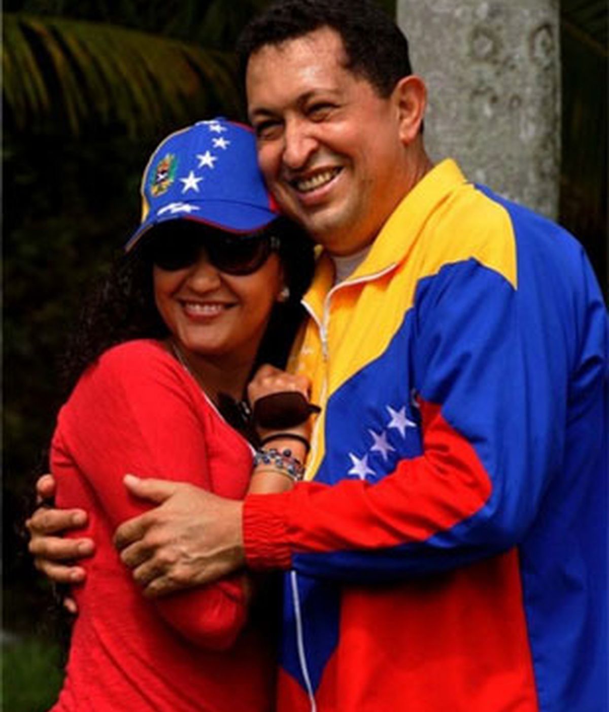 Hugo Chávez posa con su hija en La Habana. Foto: Reuters