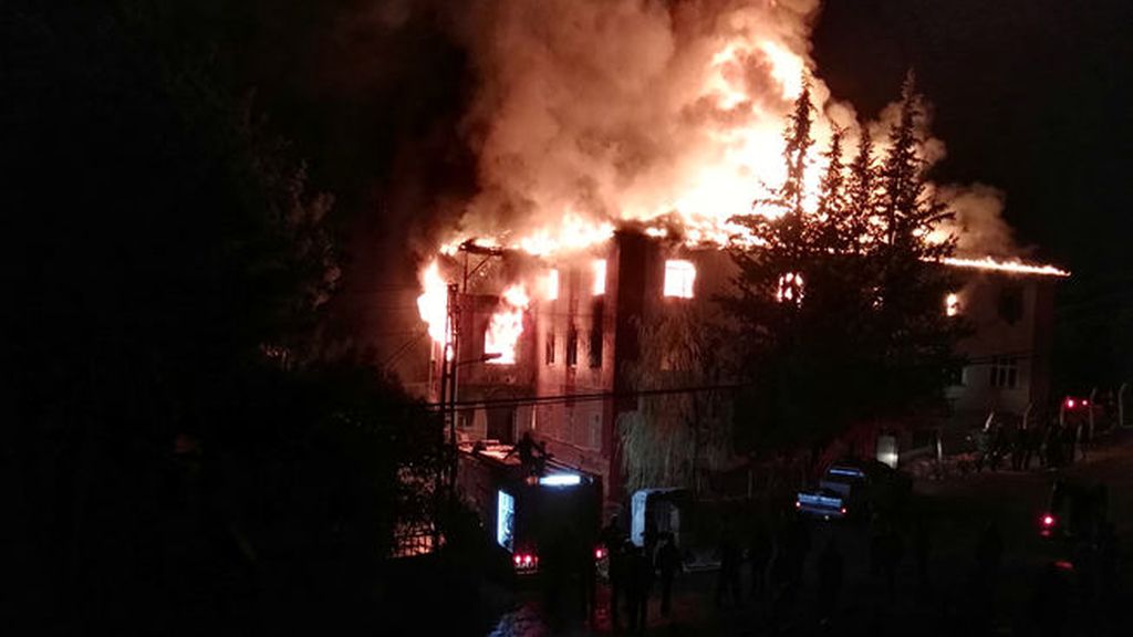 Una docena de muertos en el incendio de una residencia estudiantil en Turquía