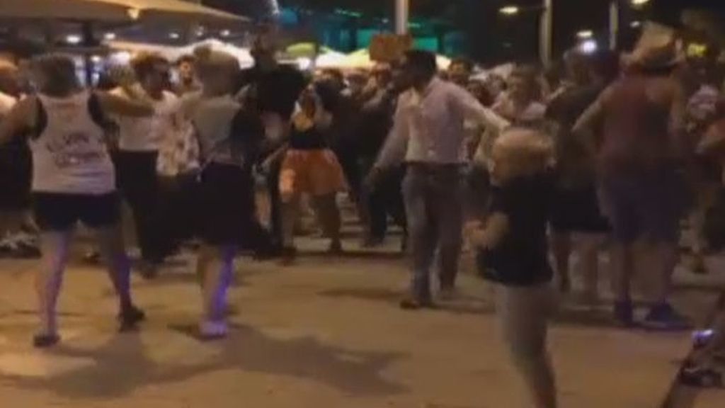 Un ‘flshmob’ se confunde con un ataque y provoca el pánico en Girona