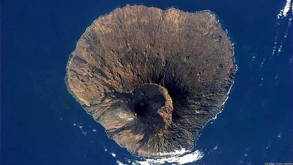 "Fogo, Cabo Verde, un volcán tan grande que sobresale en el Atántico"