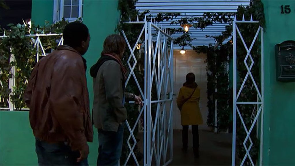 Natalia mete en su vida a Lolo, pero él no sabe que es su hermano...