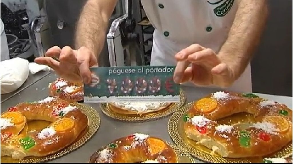 Una pastelería de León oculta un premio de 7.000 euros en un roscón de Reyes