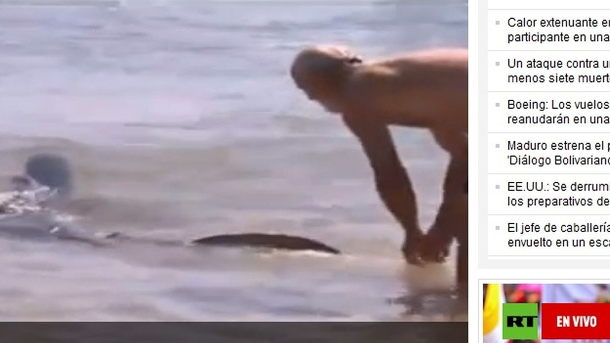 Pierde su trabajo tras salvar a varios bañistas de un tiburón