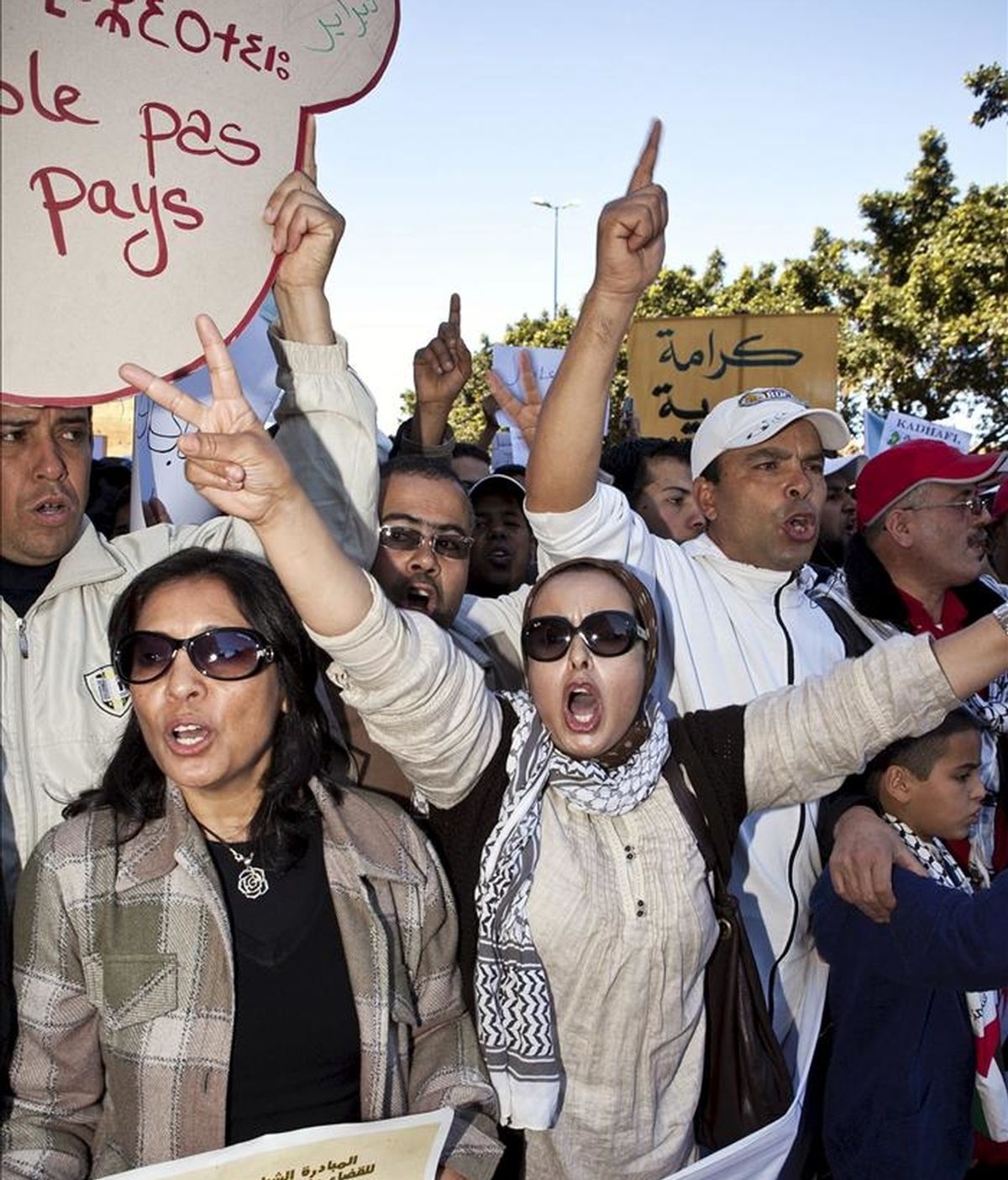 Siete manifestantes resultaron heridos y otros cinco detenidos en los enfrentamientos que se produjeron hoy ante el ministerio marroquí de Educación en Rabat, donde se había convocado una protesta de diplomados universitarios en paro que fue disuelta por la policía, informaron los convocantes de la marcha. EFE/Archivo