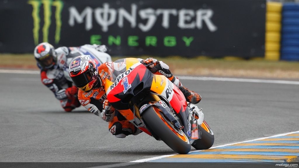 Casey Stoner seguido de Jorge Lorenzo en los libres de Le Mans