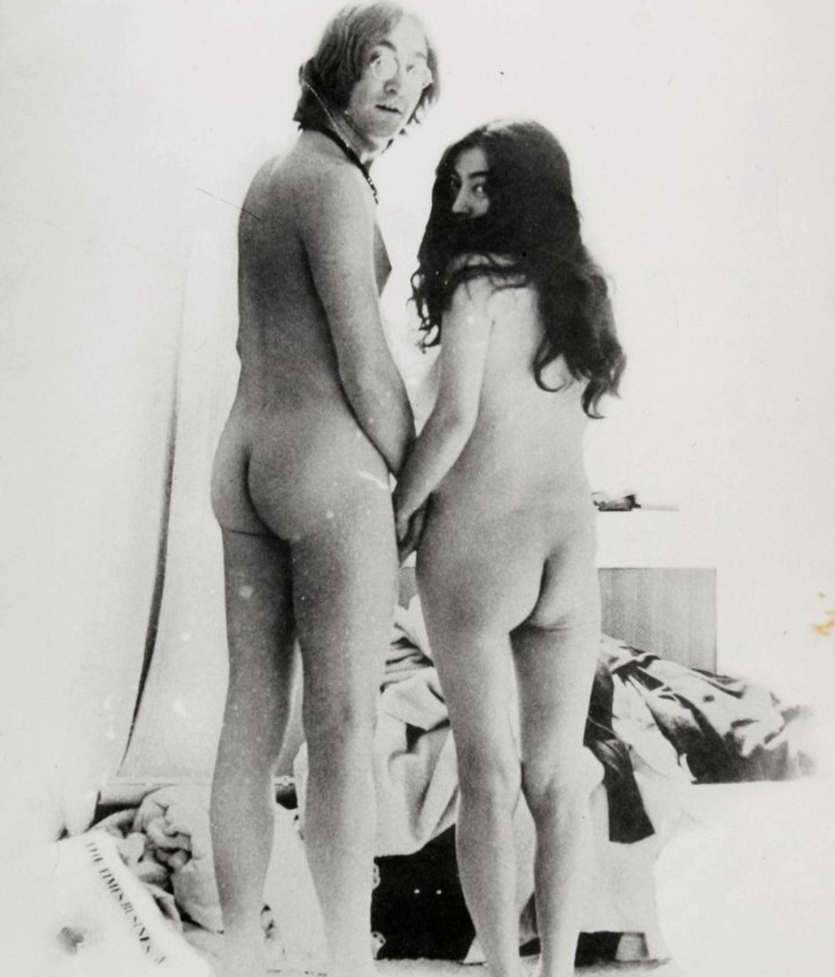 Subastan por 1.000 euros dos fotos de John Lennon y Yoko Ono desnudos