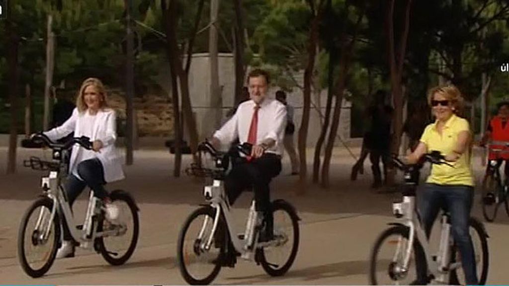 Rajoy, Cifuentes y Aguirre, campaña al más puro estilo 'Verano Azul'