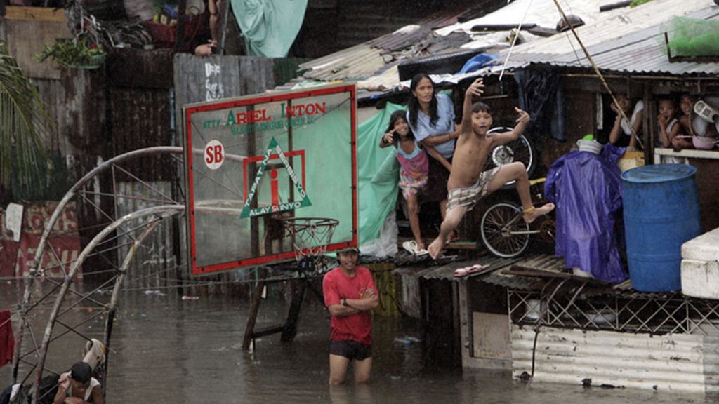 Un tifón y una tormenta tropical causan la muerte de 70 personas en Filipinas