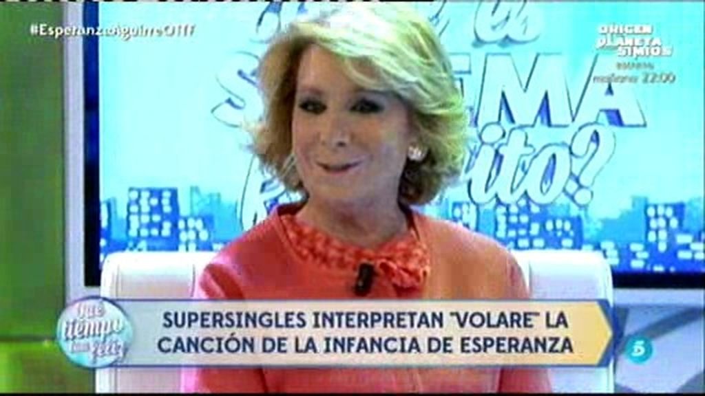 Esperanza Aguirre canta el clásico ‘Volare’ con los Supersingles