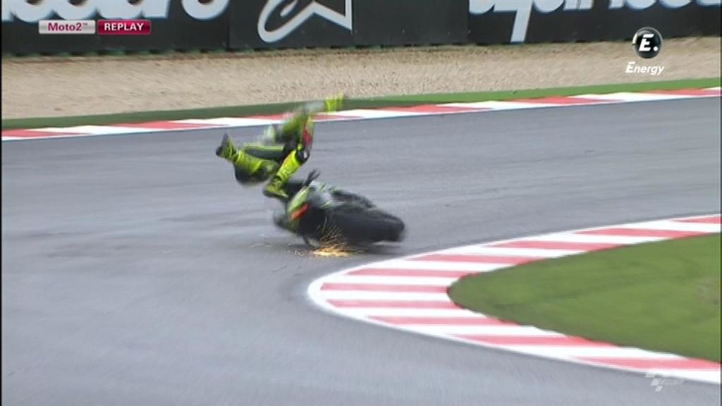 La bronca de Iannone a un compañero le costó una caída