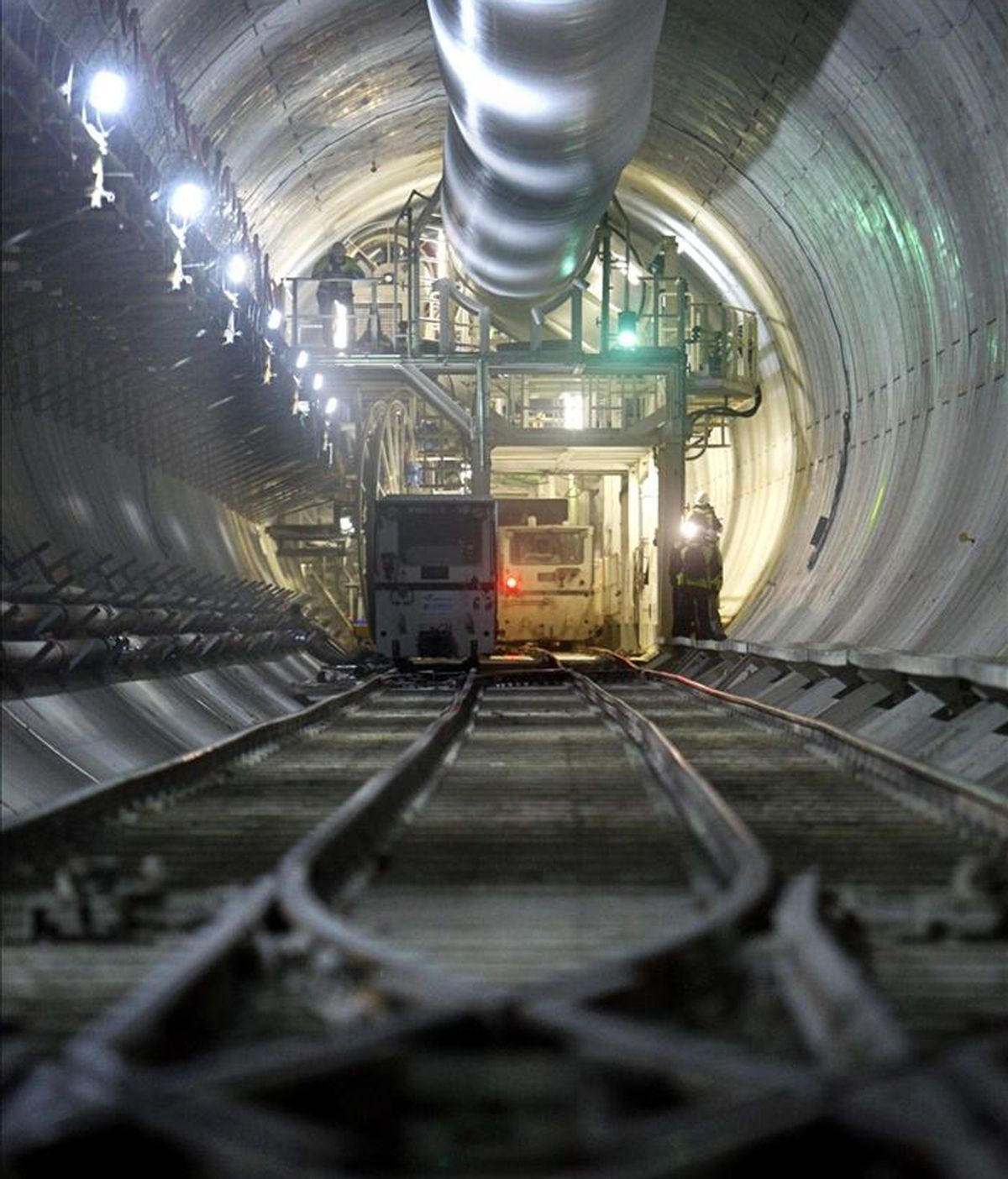 En la imagen, vista de un tramo de tunel de las obras de la línea de alta velocidad Madrid-Comunitat Valenciana. EFE/Archivo