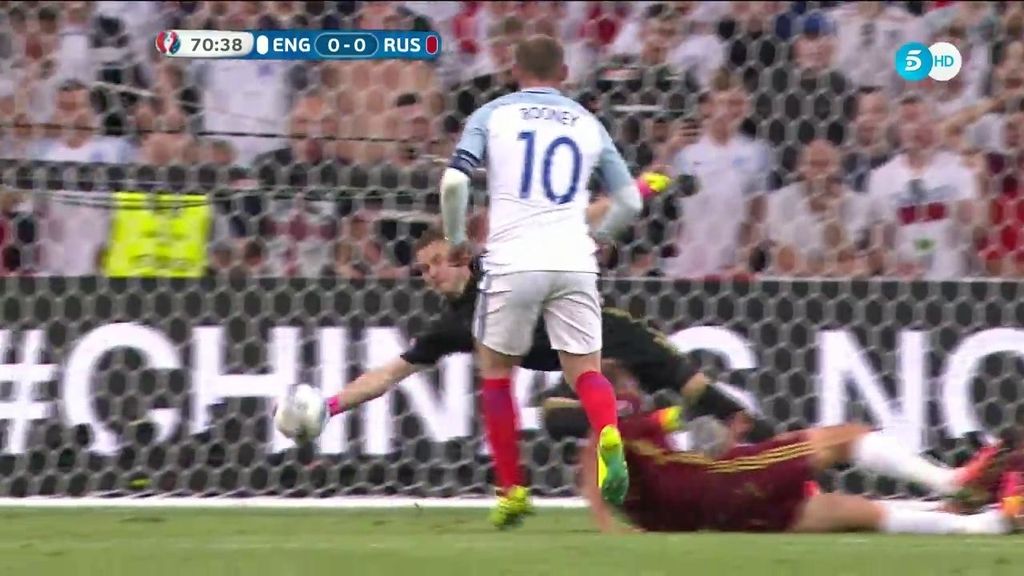 Paradón de Akinfeev para evitar el primero de Inglaterra: Rooney tuvo la ocasión más clara