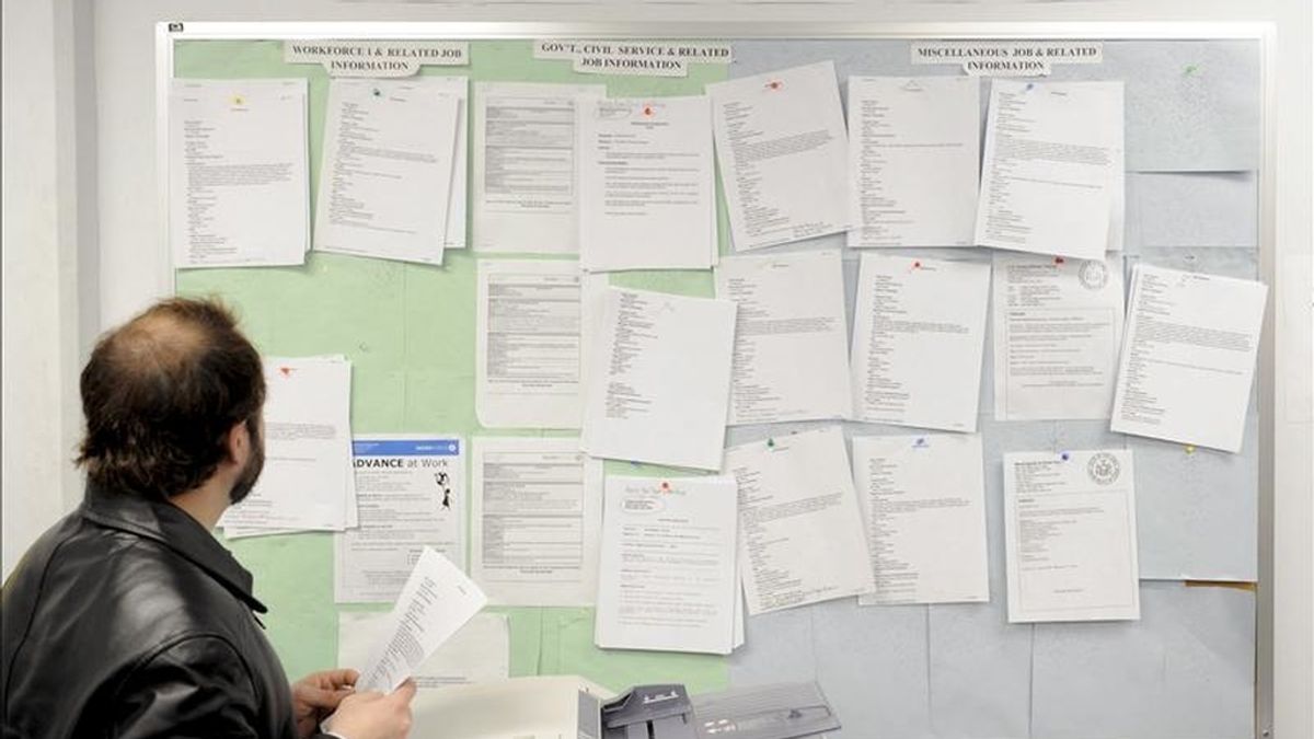 El promedio en cuatro semanas de las solicitudes, un dato que compensa por las variaciones semanales, bajo en 16.000 y se ubicó en 415.000, según el informe del Gobierno. EFE/Archivo El promedio en cuatro semanas de las solicitudes, un dato que compensa por las variaciones semanales, bajo en 16.000 y se ubicó en 415.000, según el informe del Gobierno. EFE/Archivo