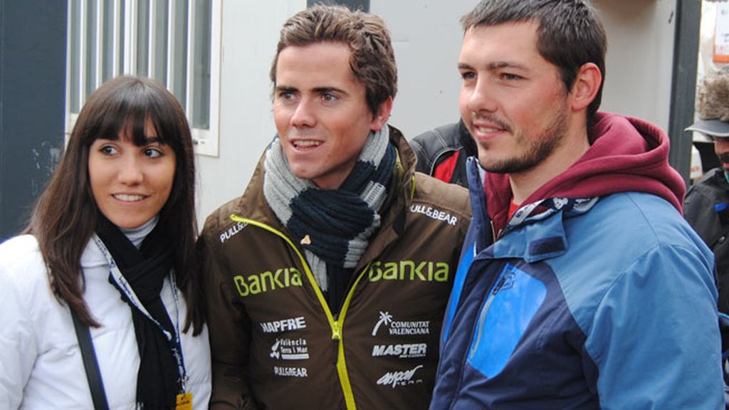 Terol posa con dos aficionados