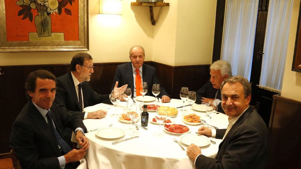 Rajoy y los tres expresidentes cenan con el Rey Juan Carlos