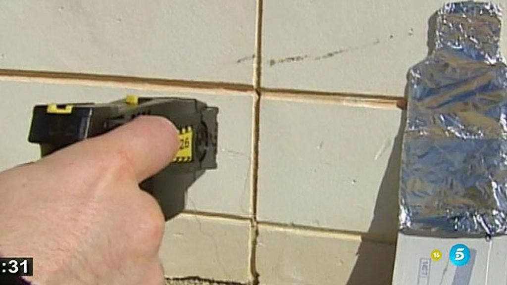 La Generalitat estudia implantar las pistolas táser entre los Mossos