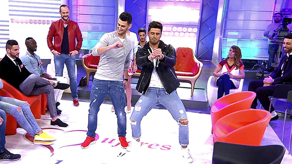 Noel enseña a Fran cómo se baila salsa Noel enseña a Fran cómo se baila salsa