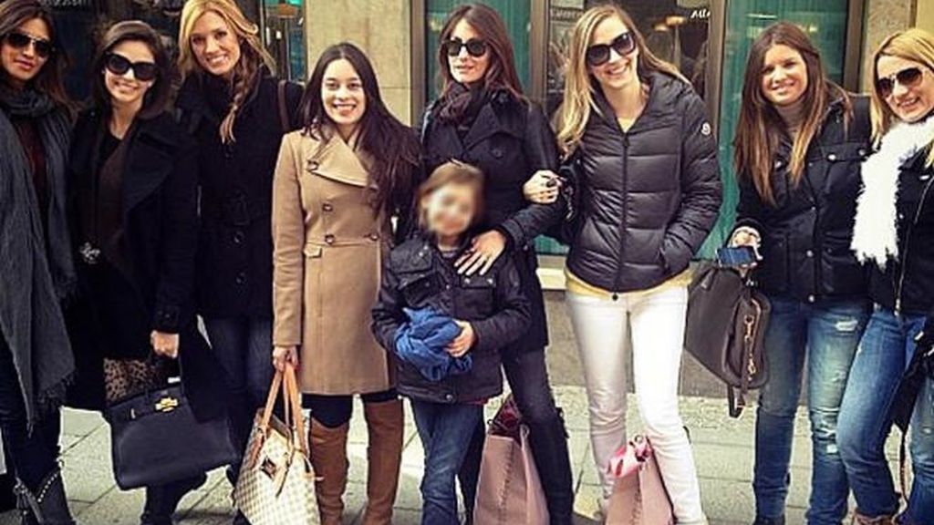 Las mujeres de los jugadores del equipo blanco, hacen piña en Munich Las mujeres de los jugadores del equipo blanco, hacen piña en Munich