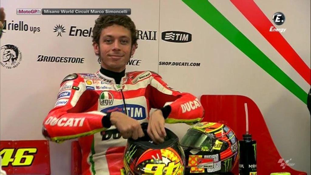 Rossi en su salsa, sonriendo a la cámara